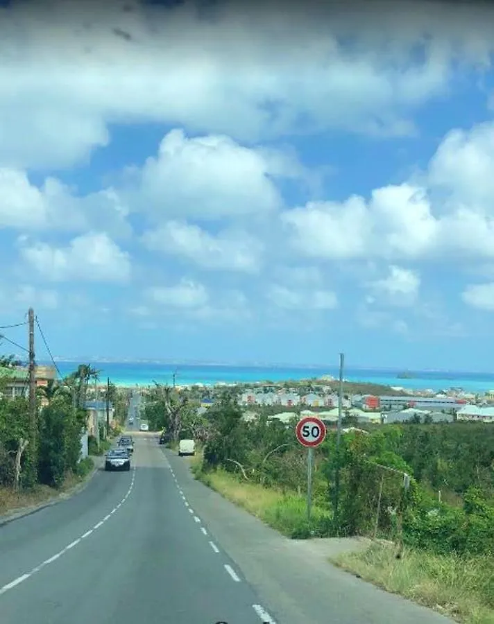Pleasant Apartment In La Savane With Garden & Mountain View Grand Case