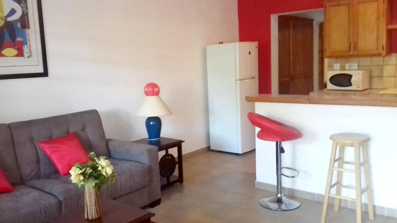Pleasant Apartment In La Savane With Garden & Mountain View Grand Case